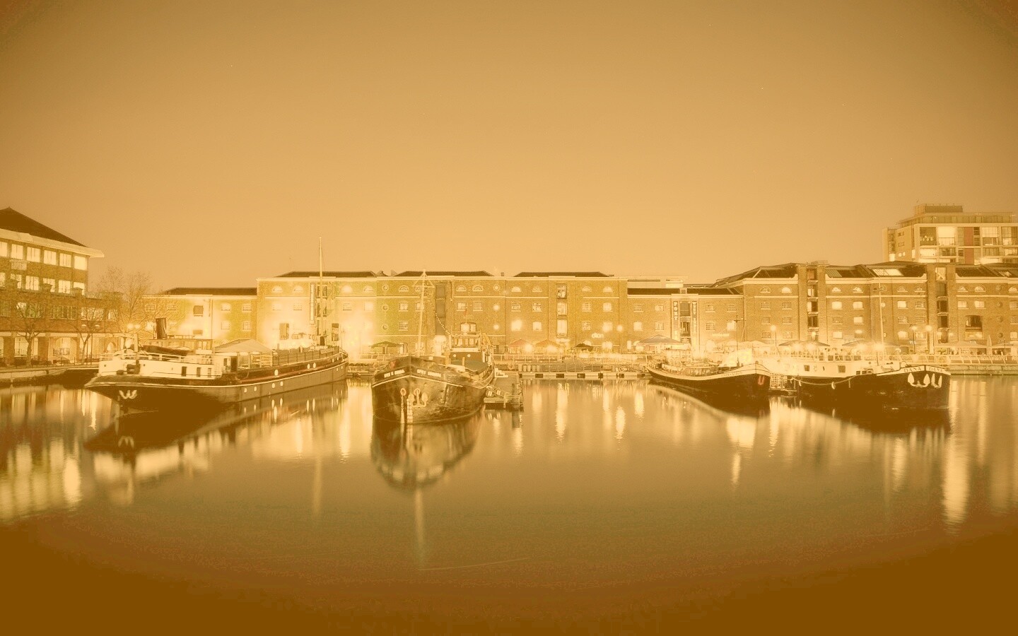 Корабли на спокойной воде обои