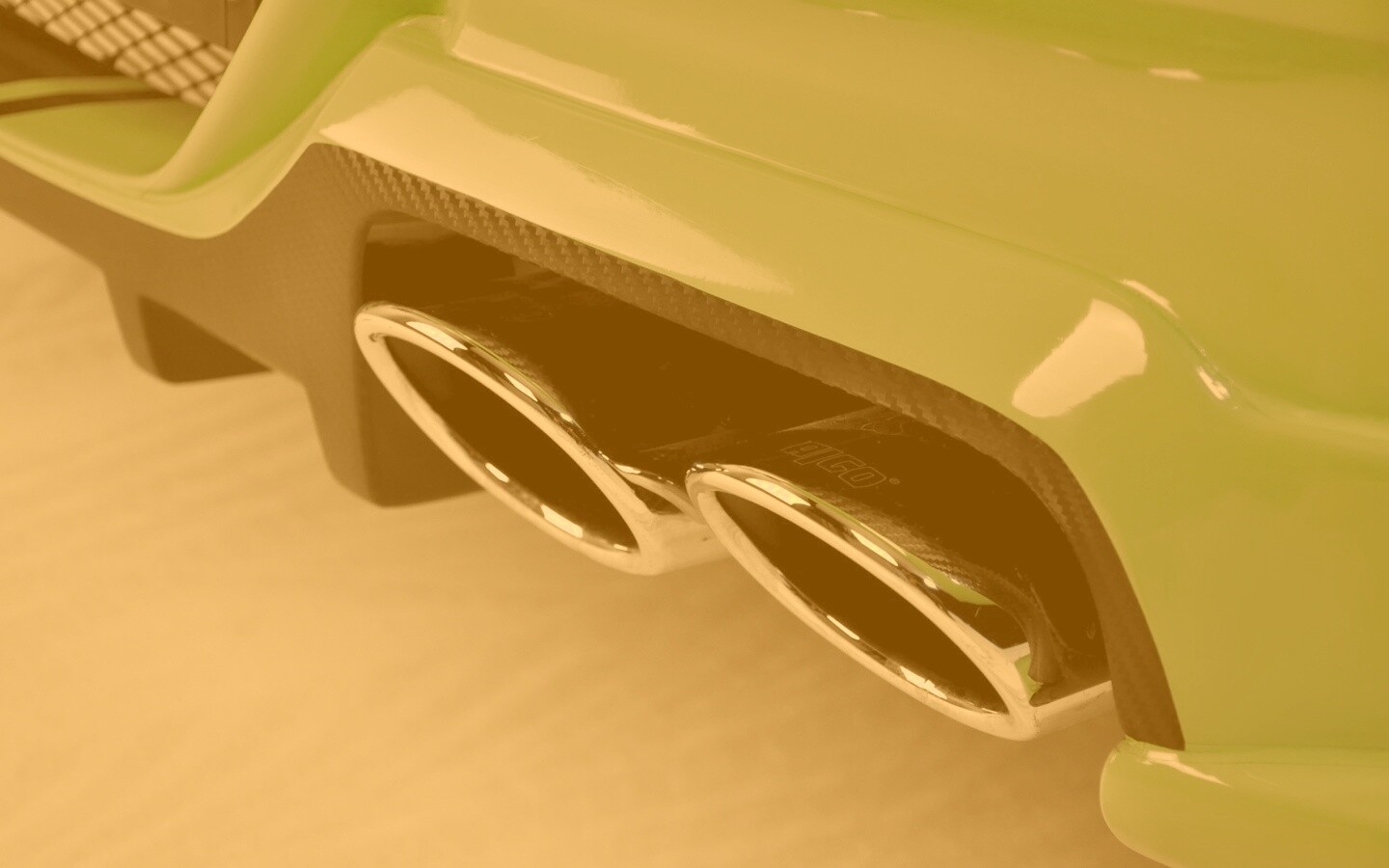 Выхлопная труда обои