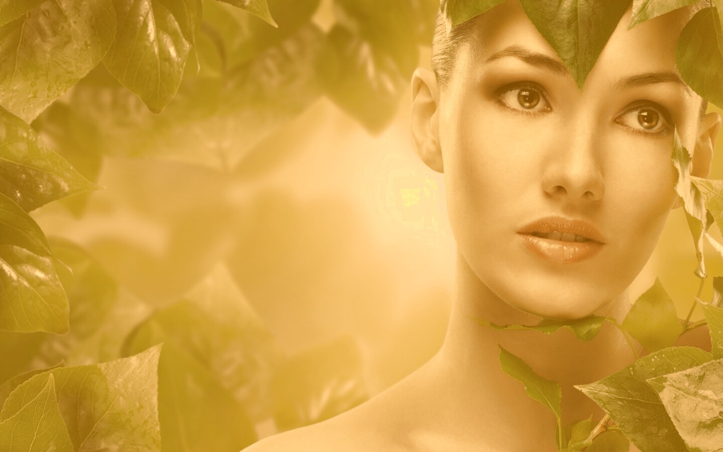 Девушка с зелеными листьями обои