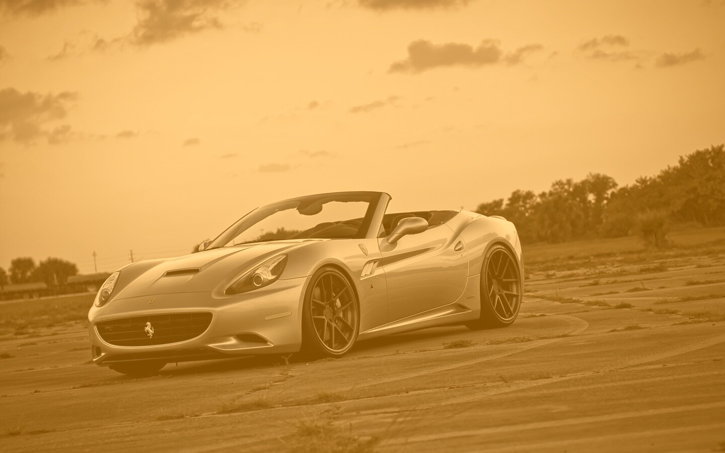 Ferrari на взлетном поле обои