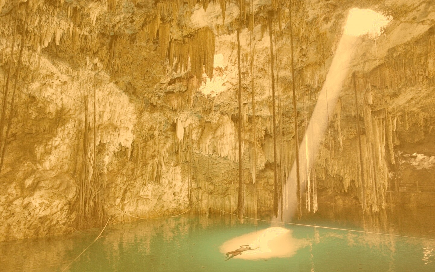 Пещера сталактитов обои
