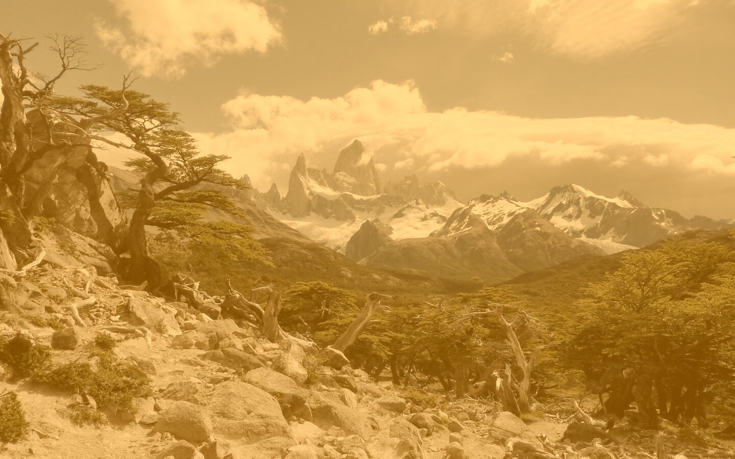 Далекие горные вершины обои