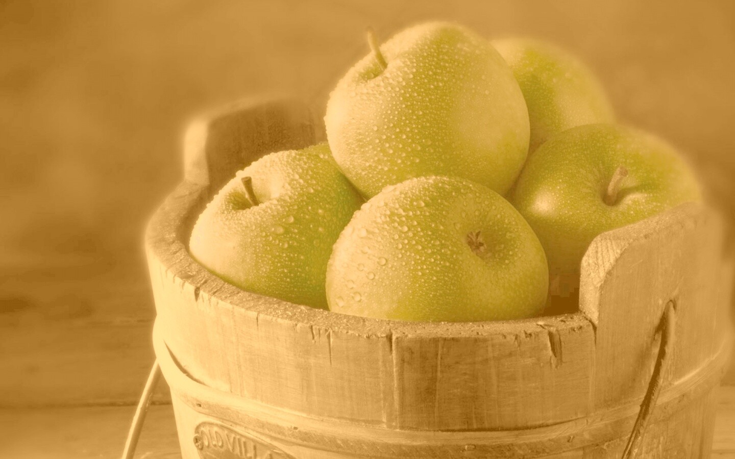 Ведро зеленых яблок обои