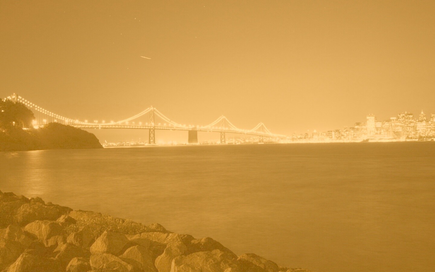 Вид на ночной мост обои