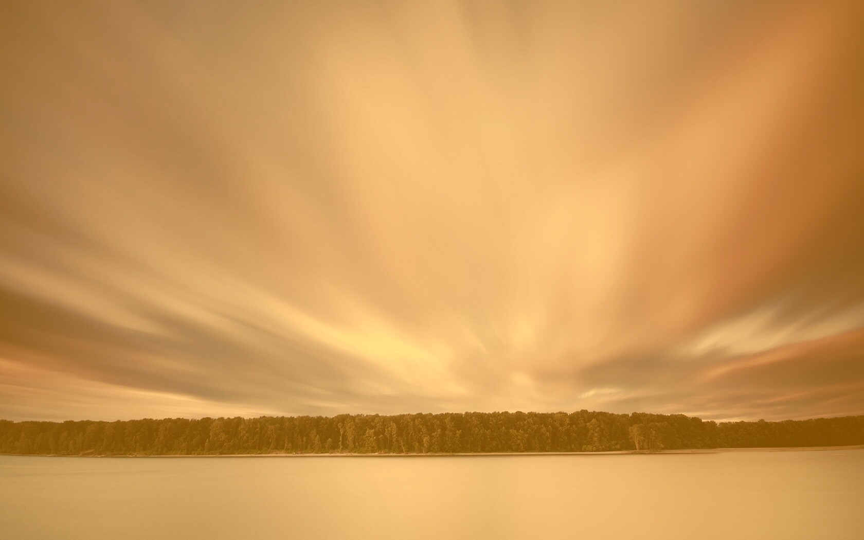 Вечернее небо над озером обои
