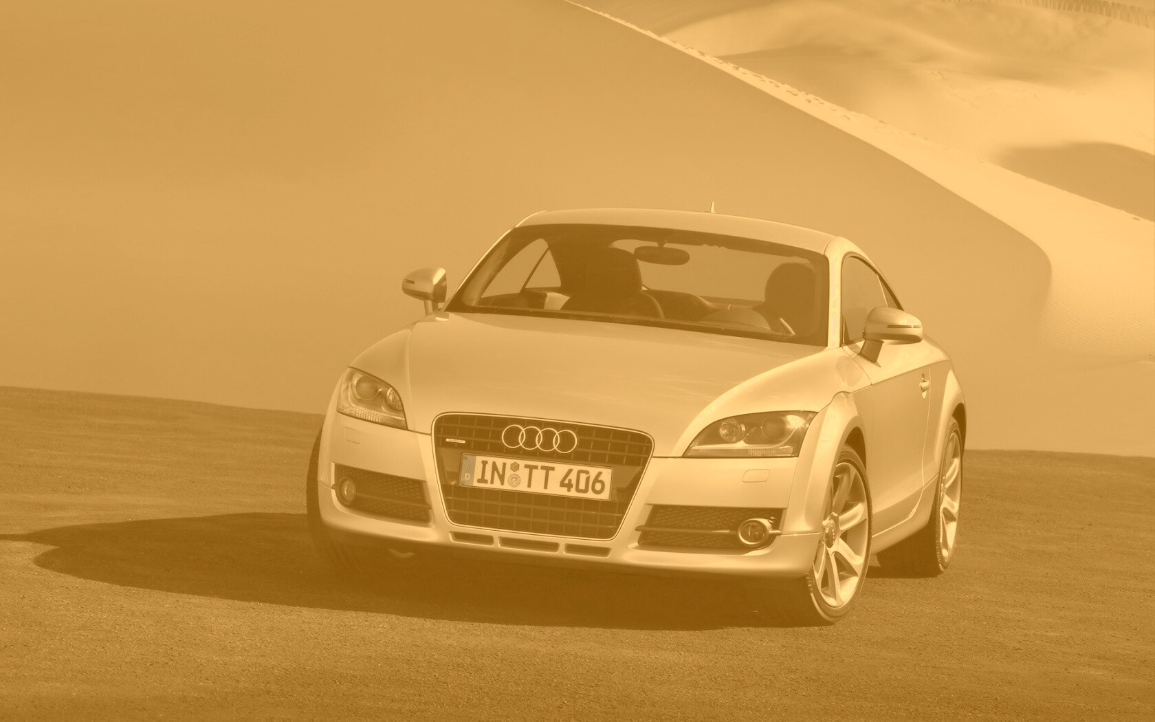 Audi TT на фоне снега обои