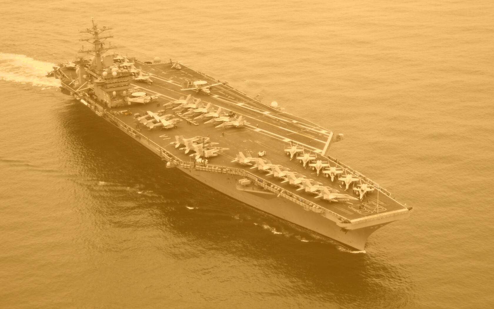 Авианосец в море обои