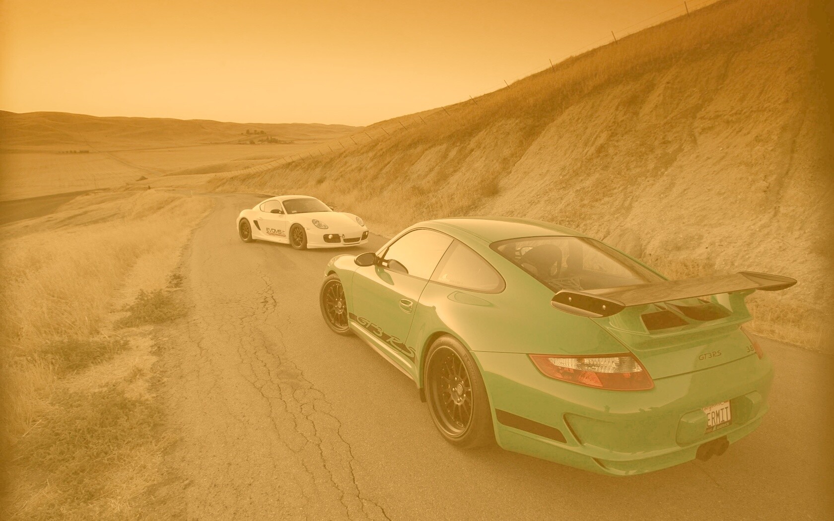 Два порша на горной дороге обои