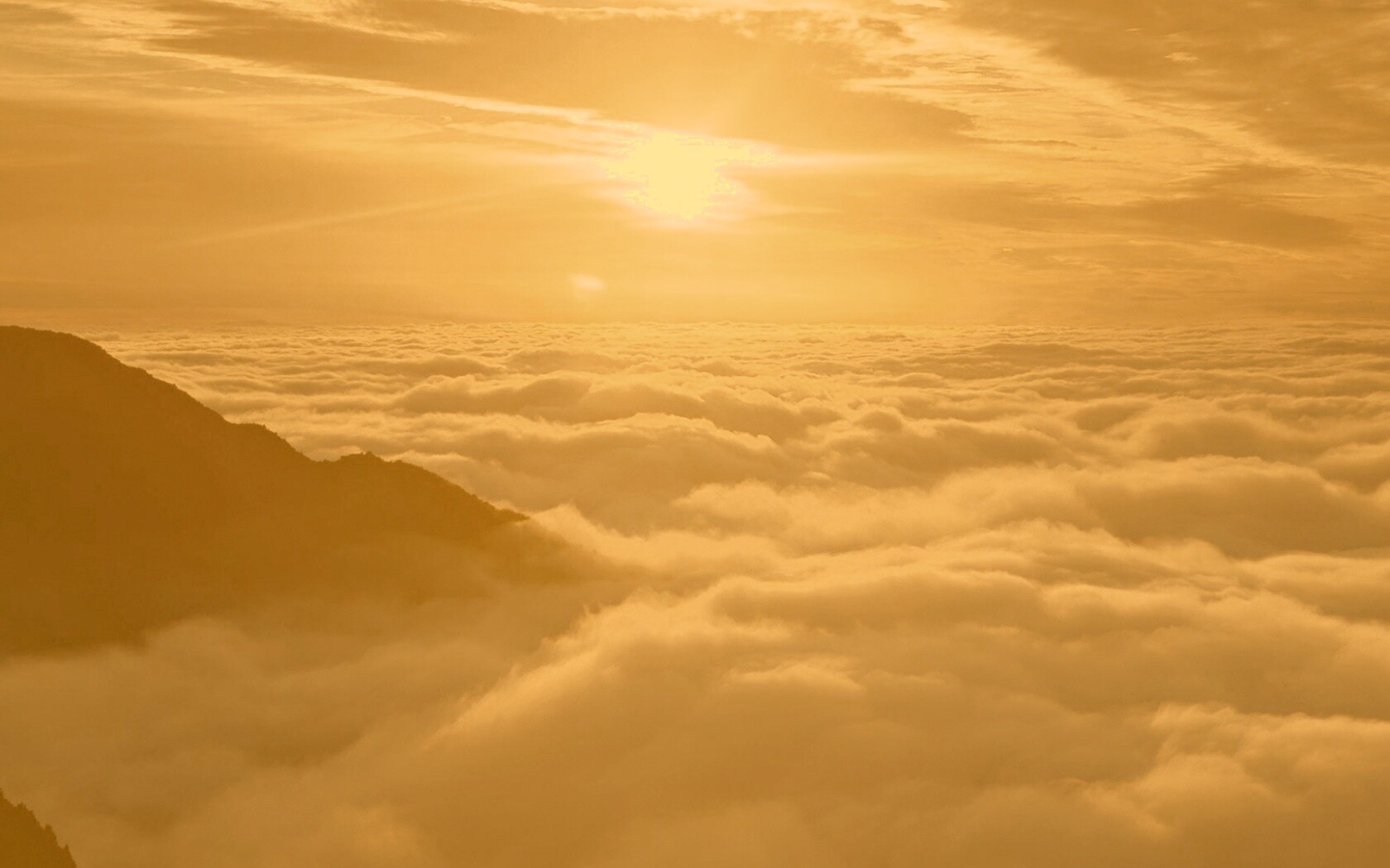 Горы выше облаков обои