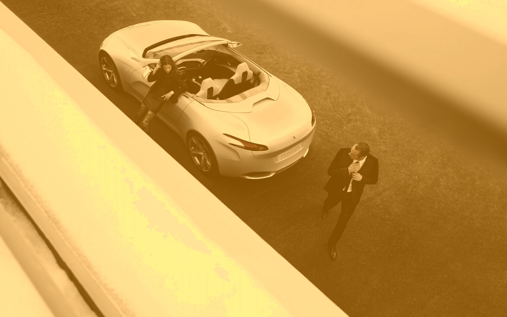 Пара у кабриолета Пежо обои