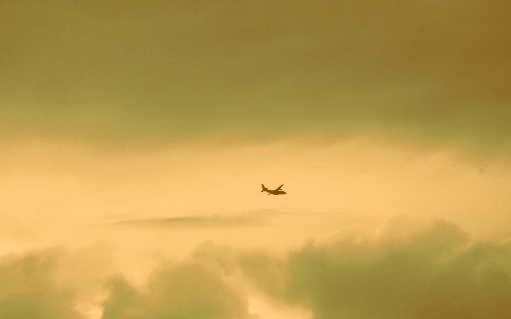 Самолет в небе обои