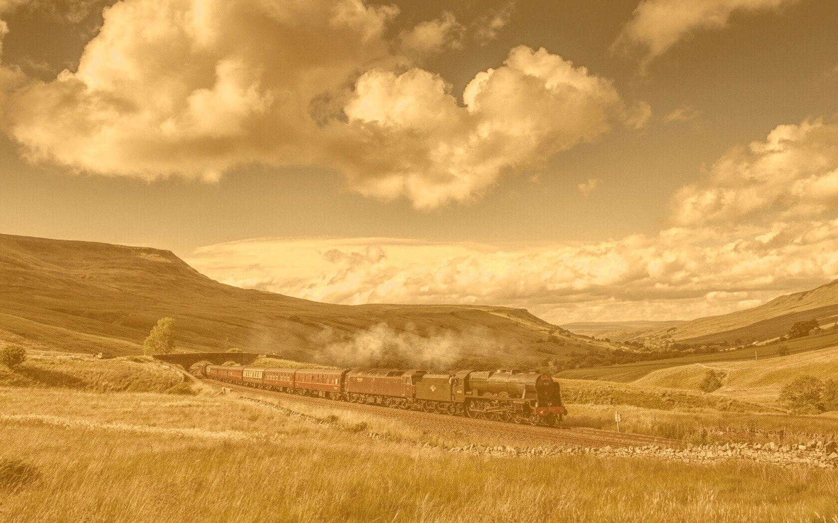 Поезд в долине обои