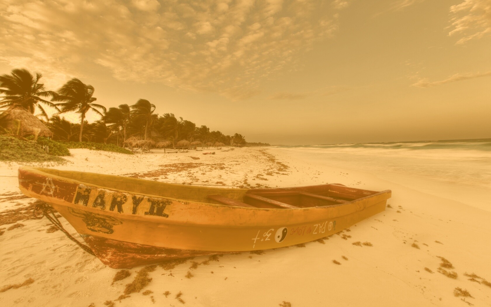 Лодка на берегу моря MARY IV обои