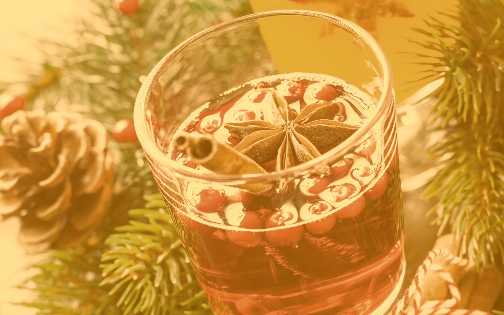 Глинтвейн с палочкой корицы обои