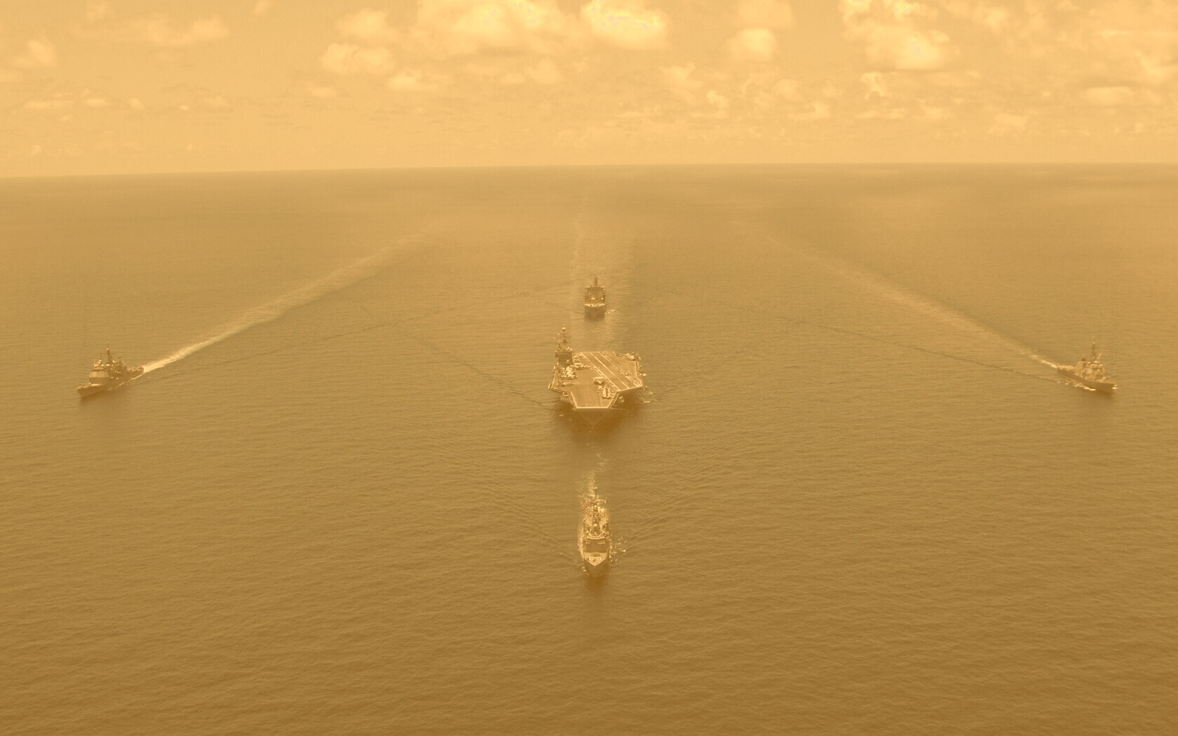 Авианосец с эскортом обои