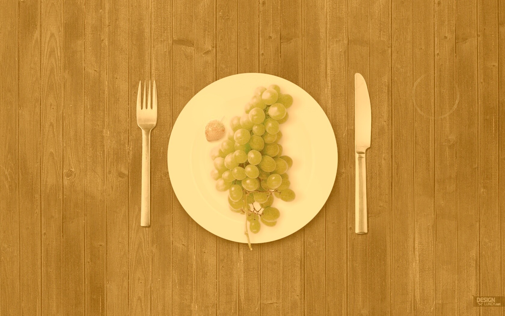 Виноград с клубникой обои