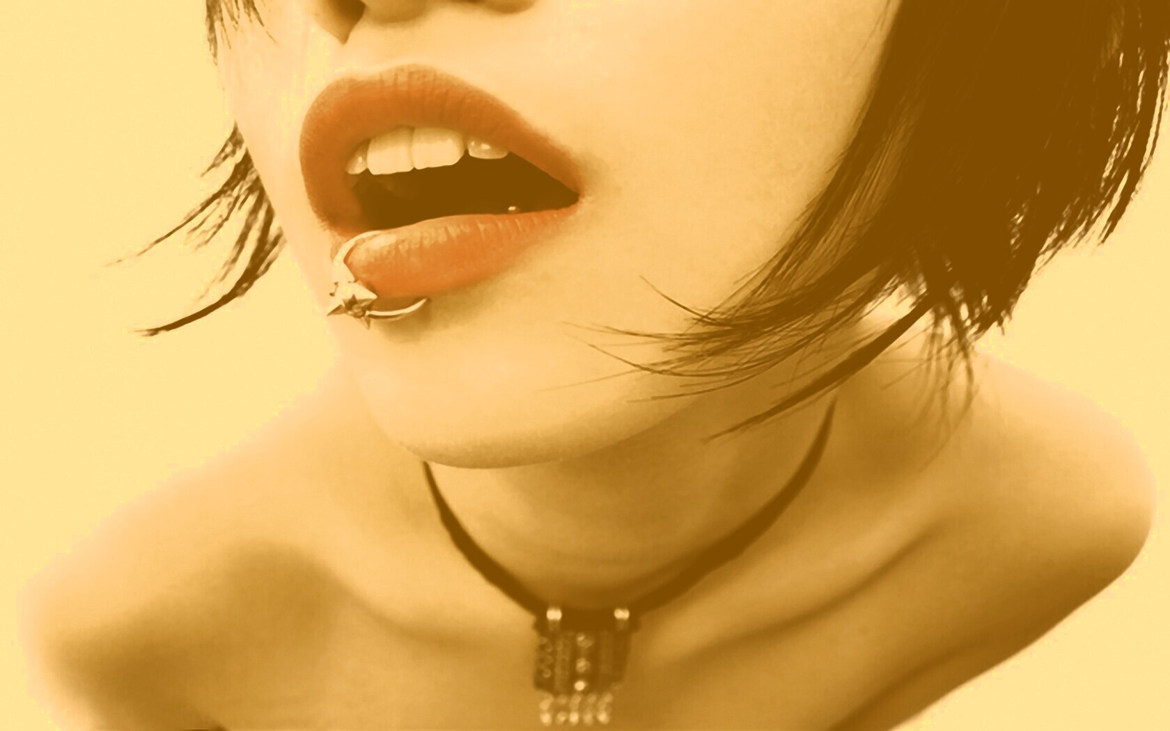 Девушка с кольцом обои