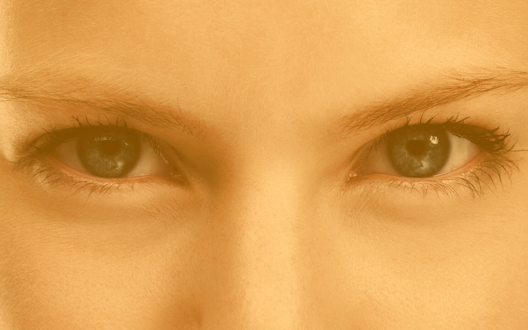 Она смотрит на тебя обои