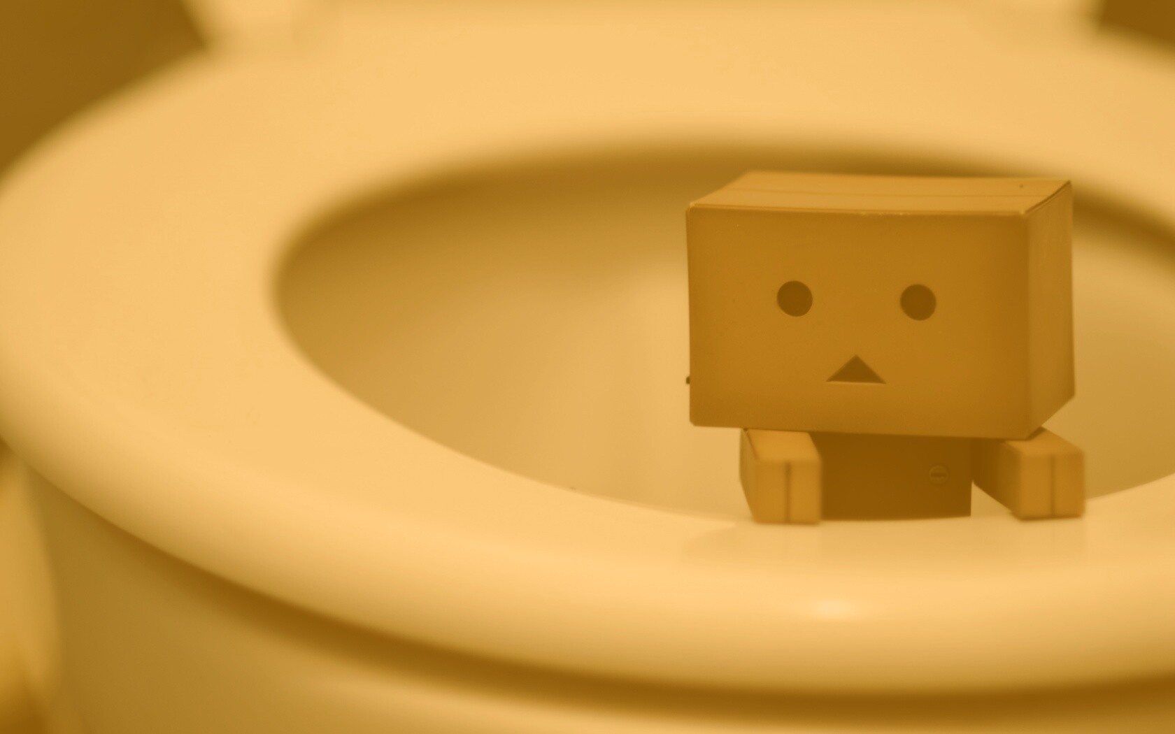 Danbo в унитазе обои