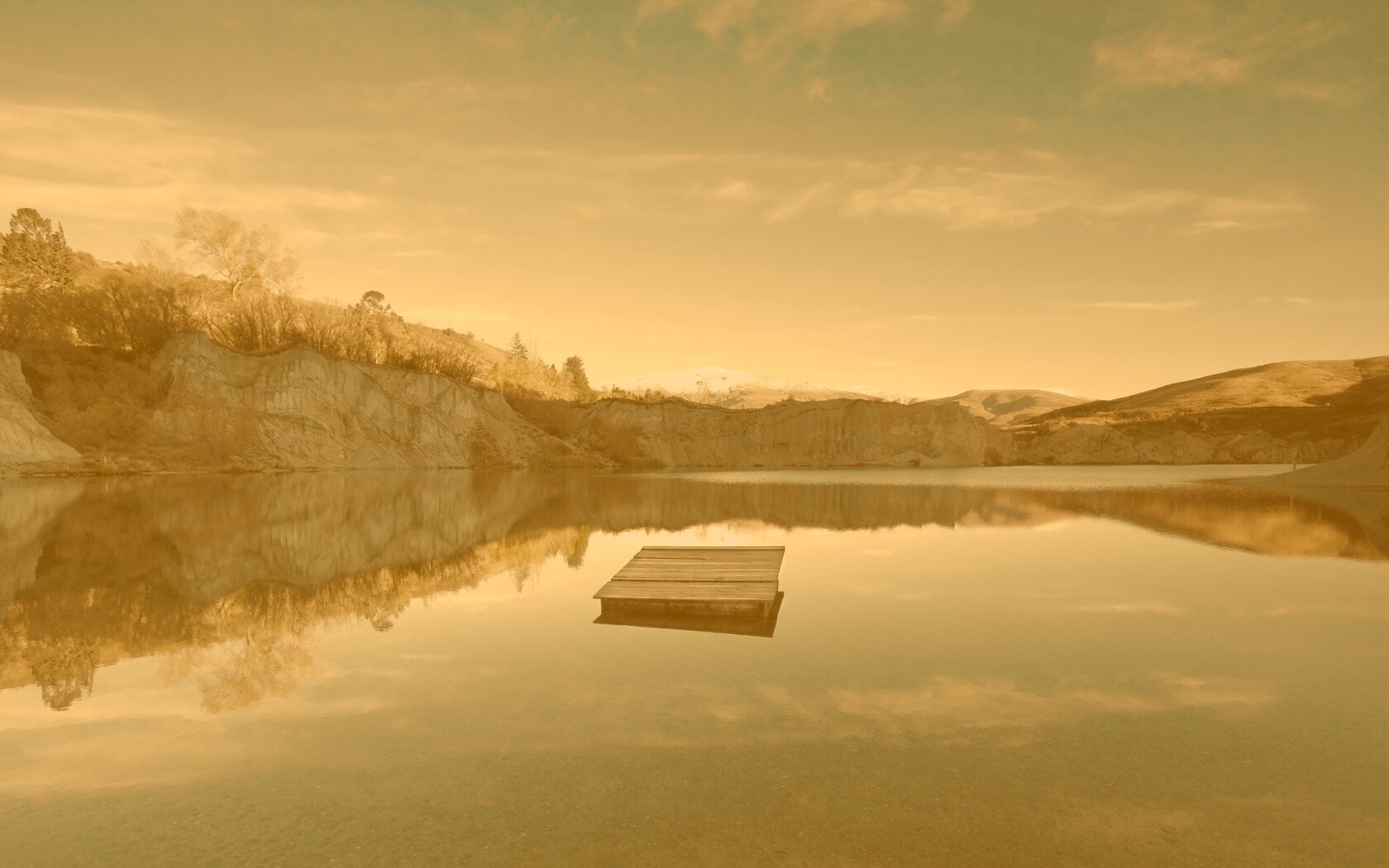 Уединенное озеро обои