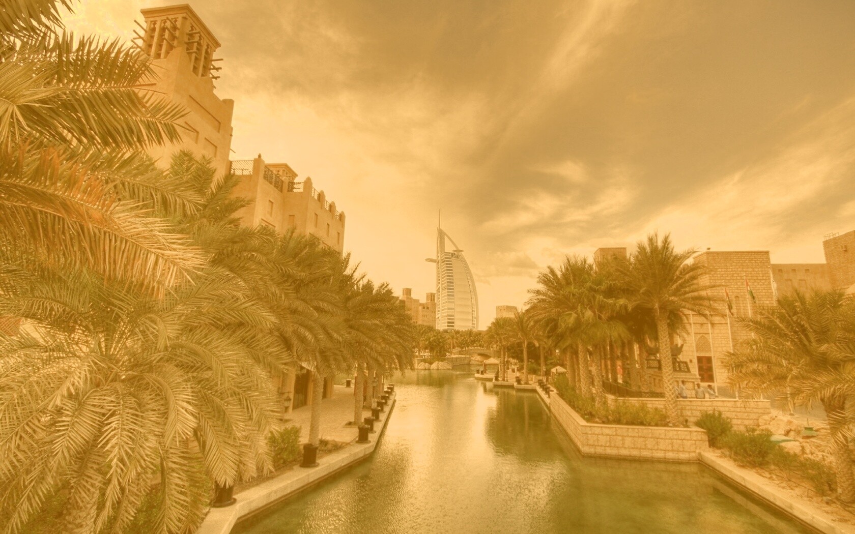 Вид на гостиницу Бурдж Аль Араб в Дубае обои