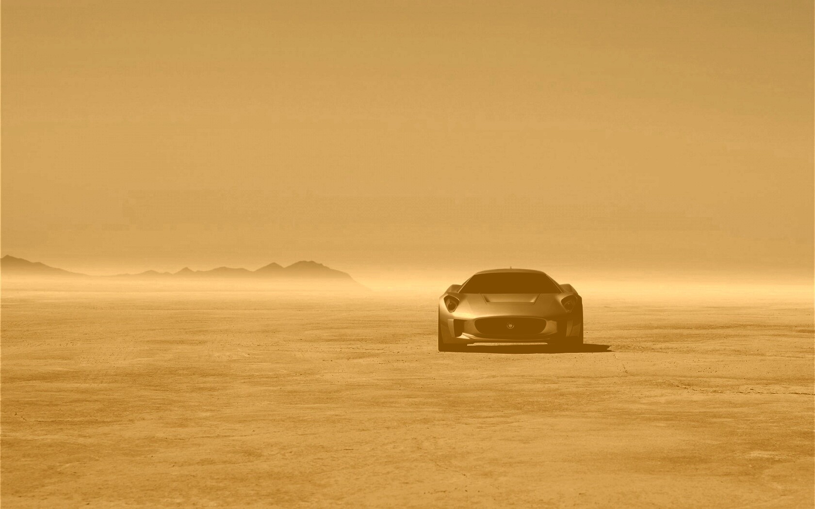 Ягуар подкрадывается обои