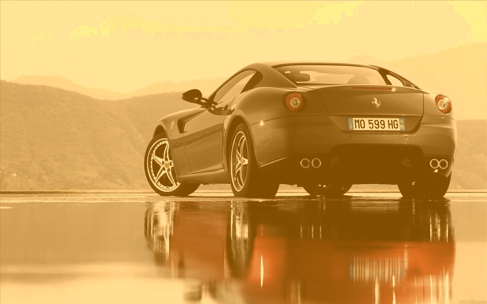 Ferrari в отражении обои