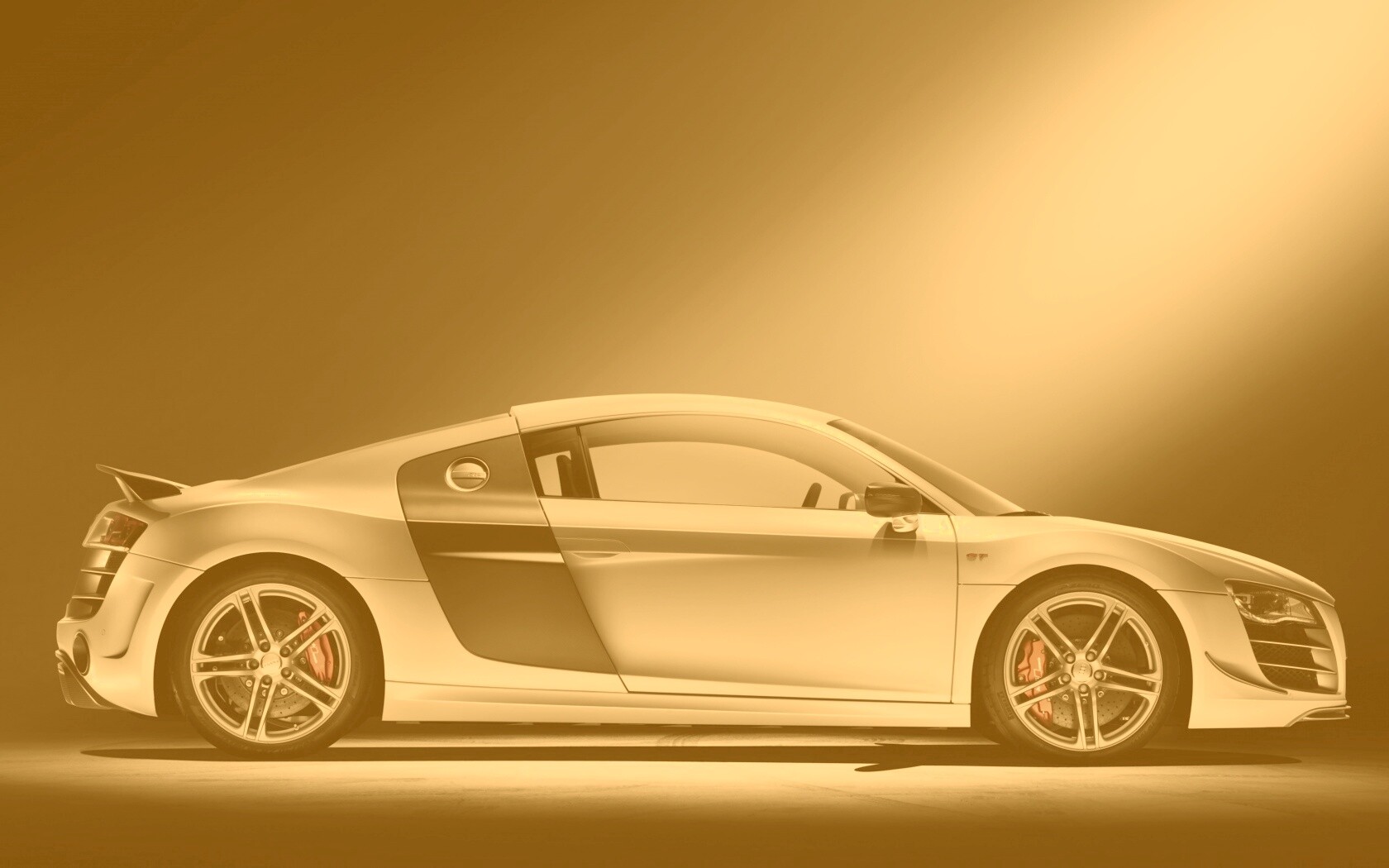 Audi R8 вид сбоку обои