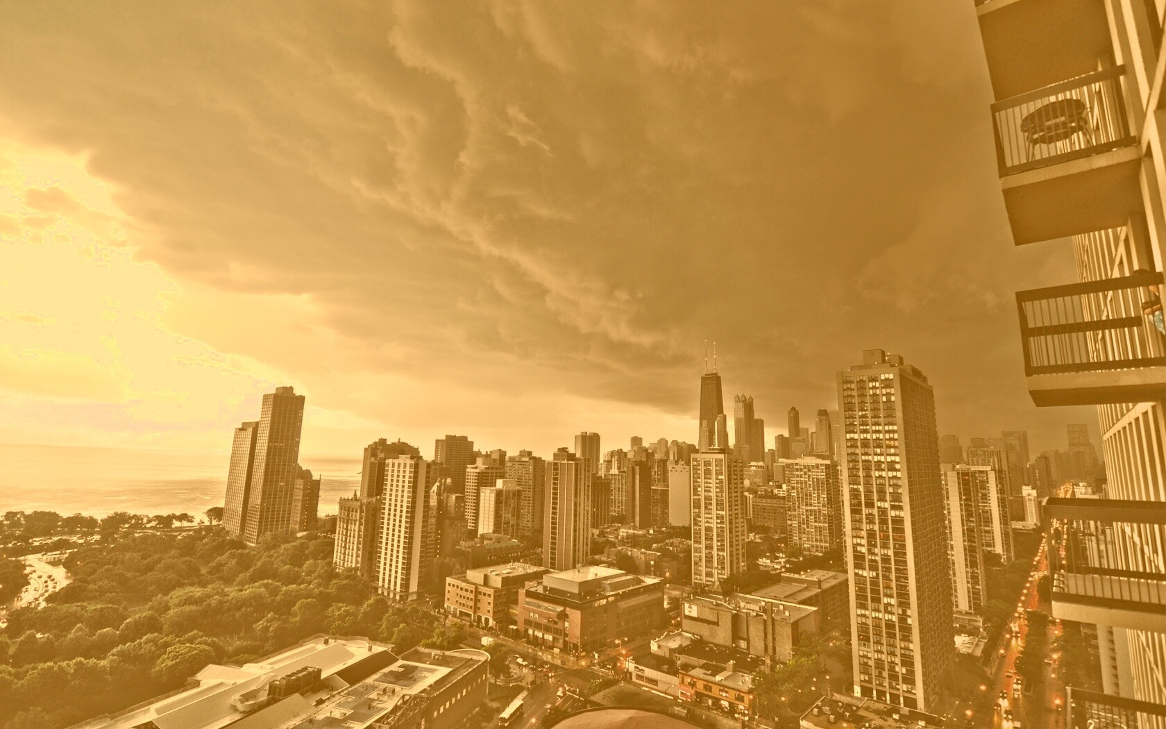 Туча над городом обои