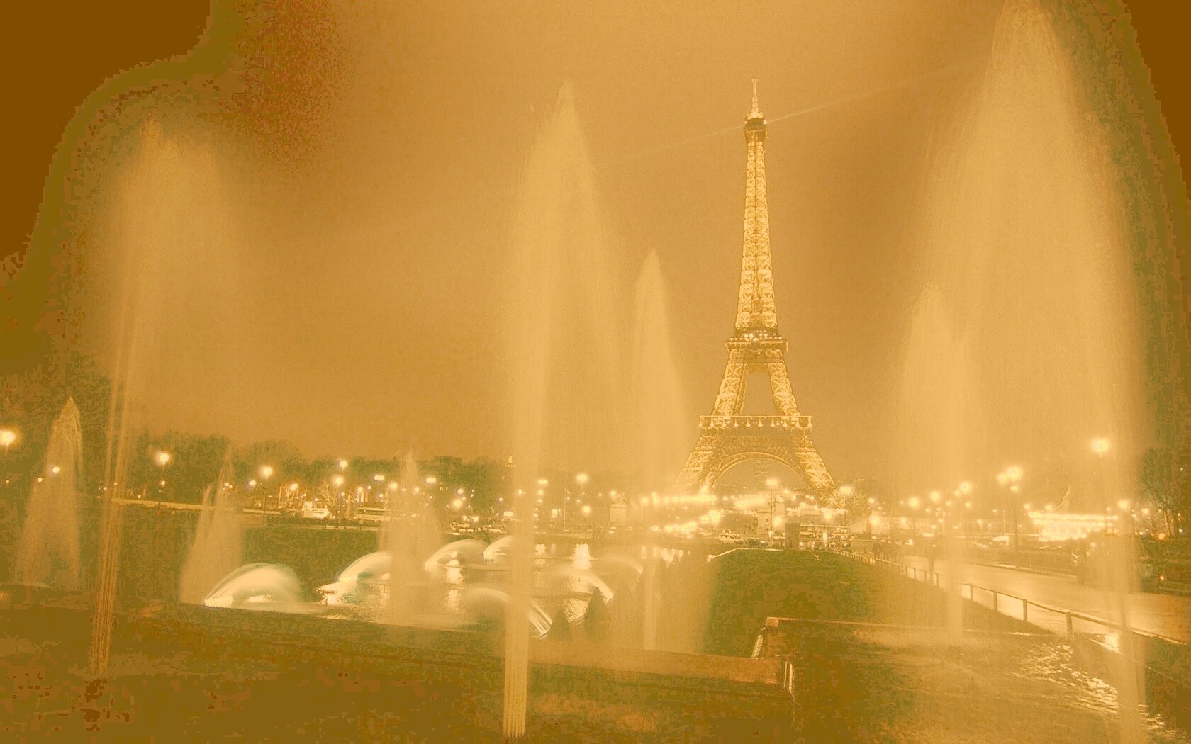Фонтаны напротив башни Эйфеля обои