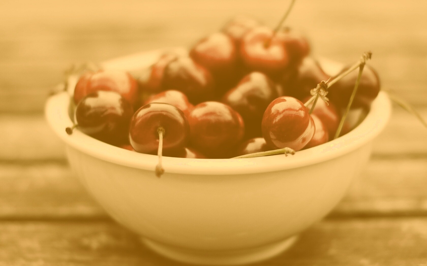 Миска спелой черешни обои