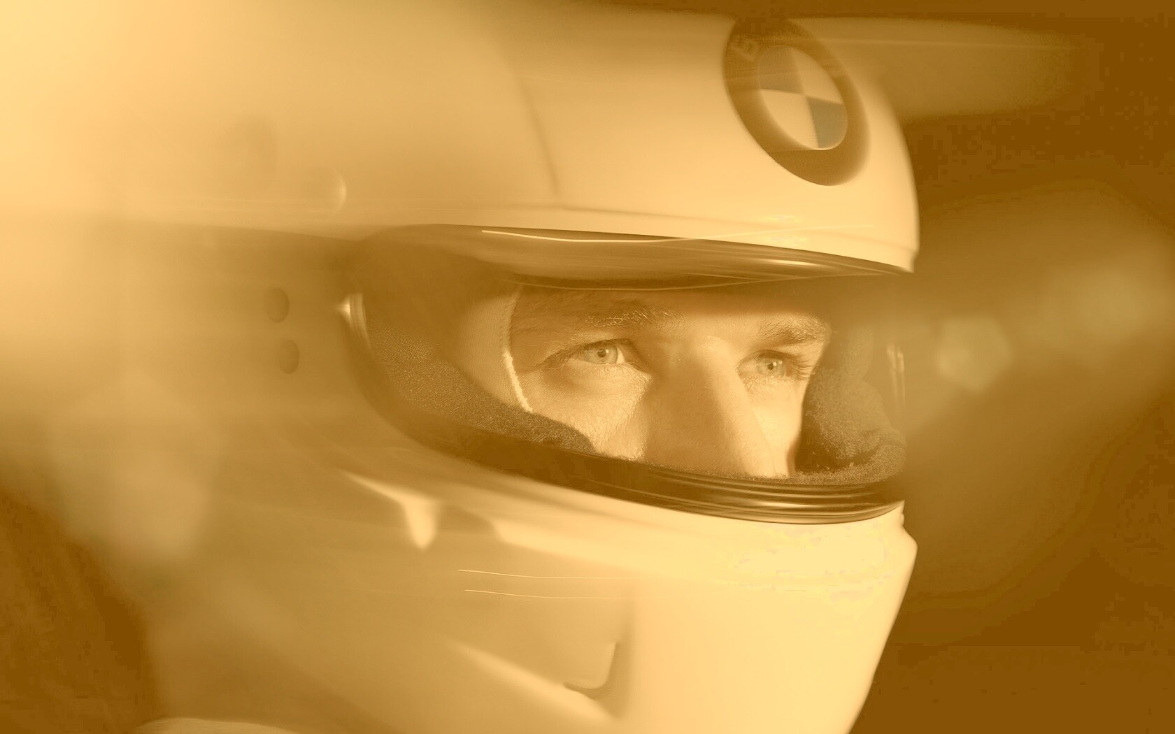 Гонщик BMW обои