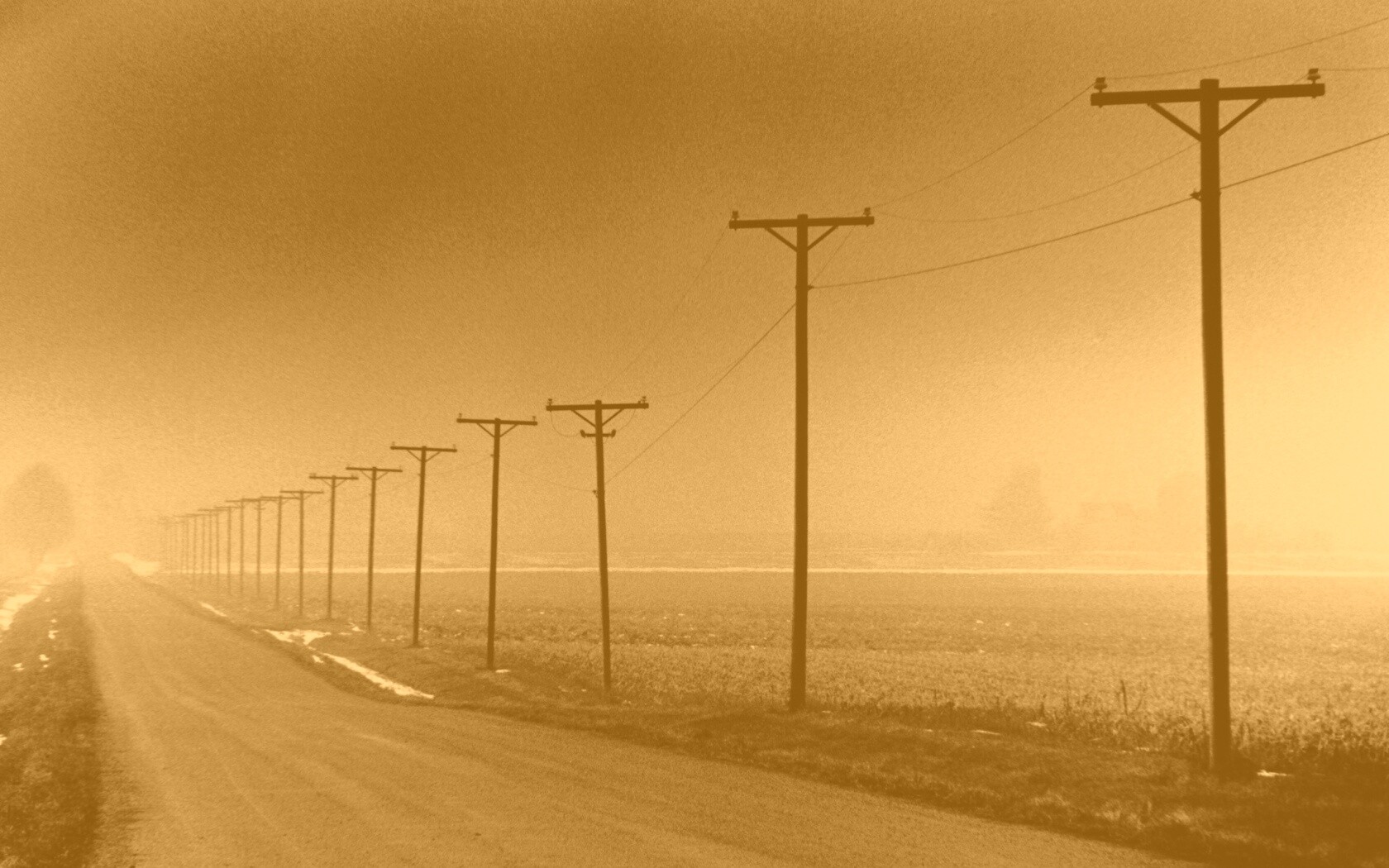 Столбы вдоль дороги обои