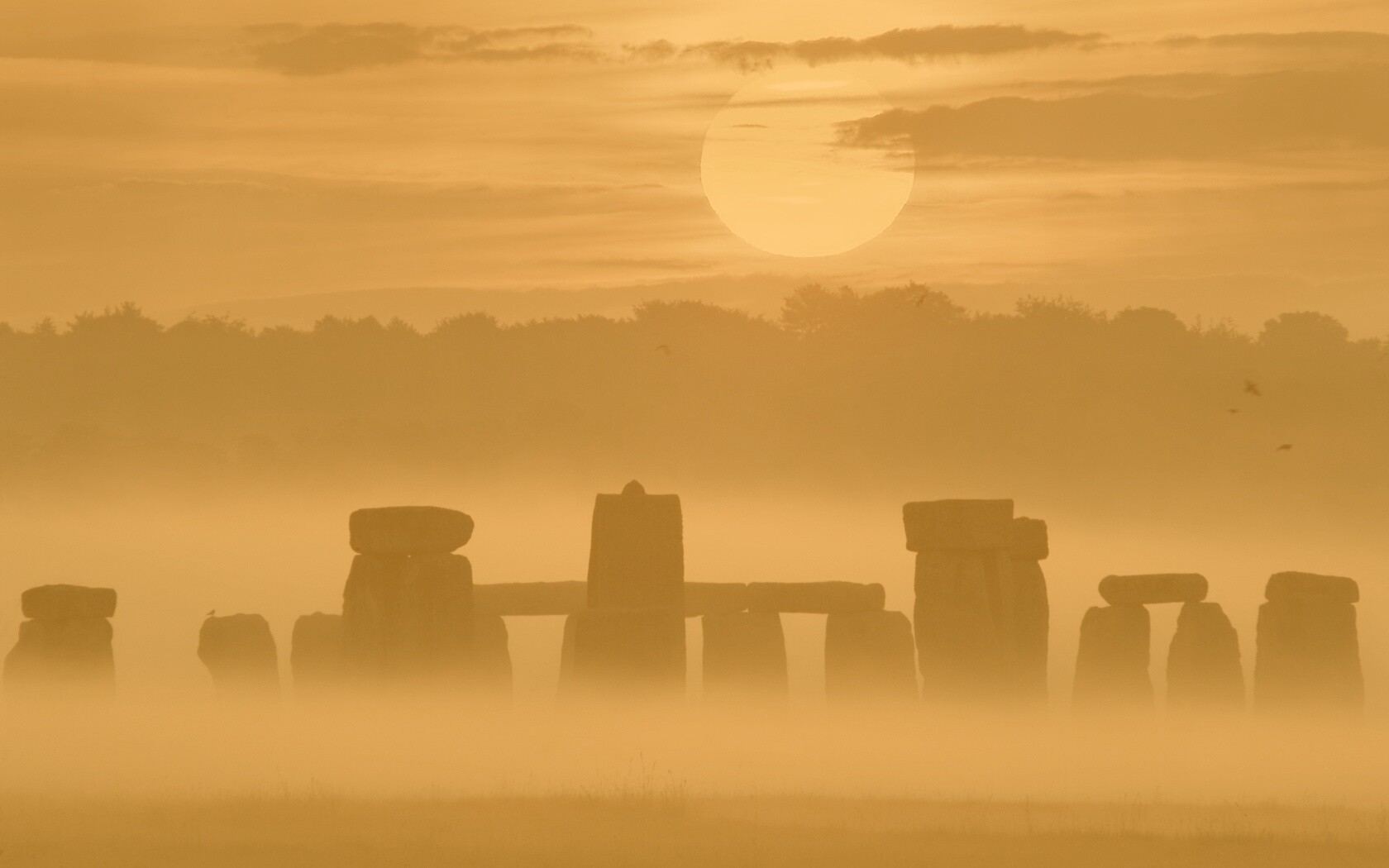 Стоунхэндж в утреннем тумане обои