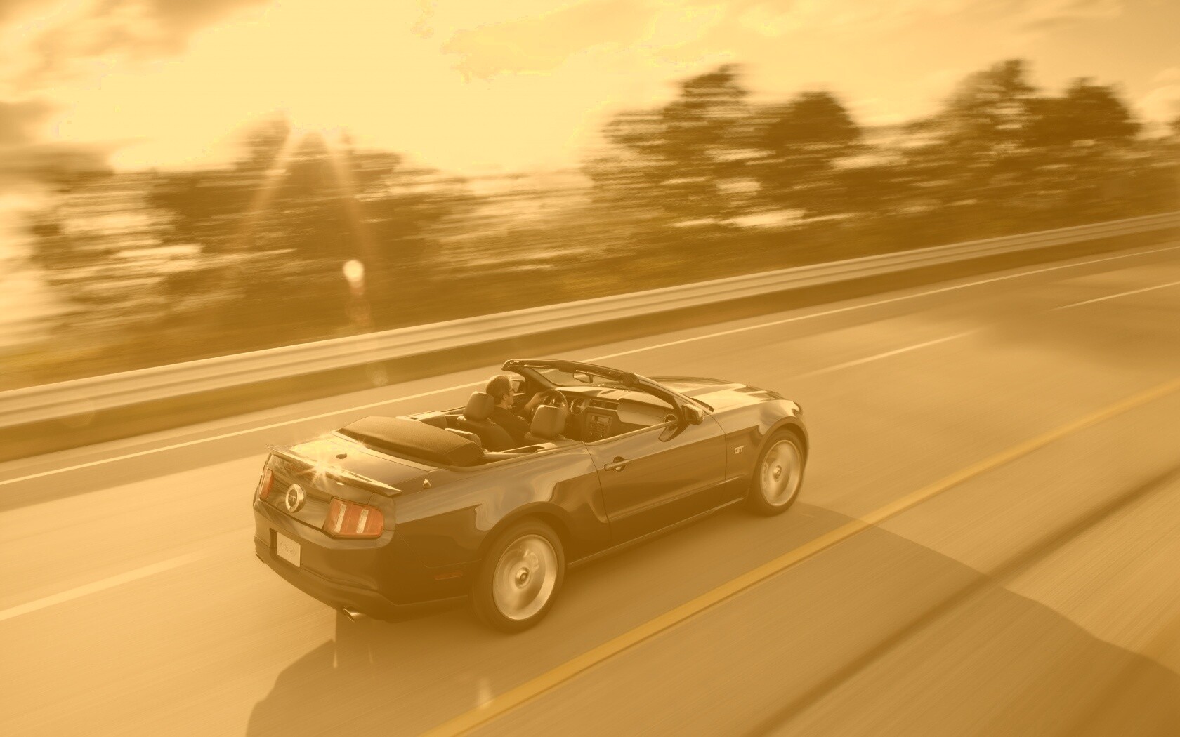 Машина на трассе обои