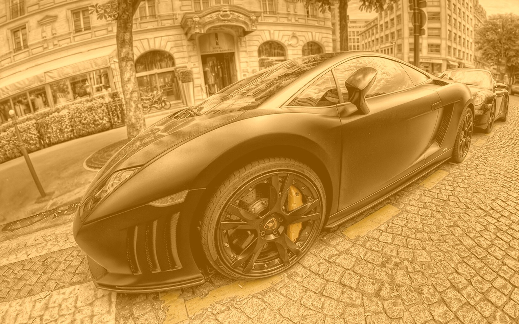 Ламборжини и Порше широкоугольным объективом обои