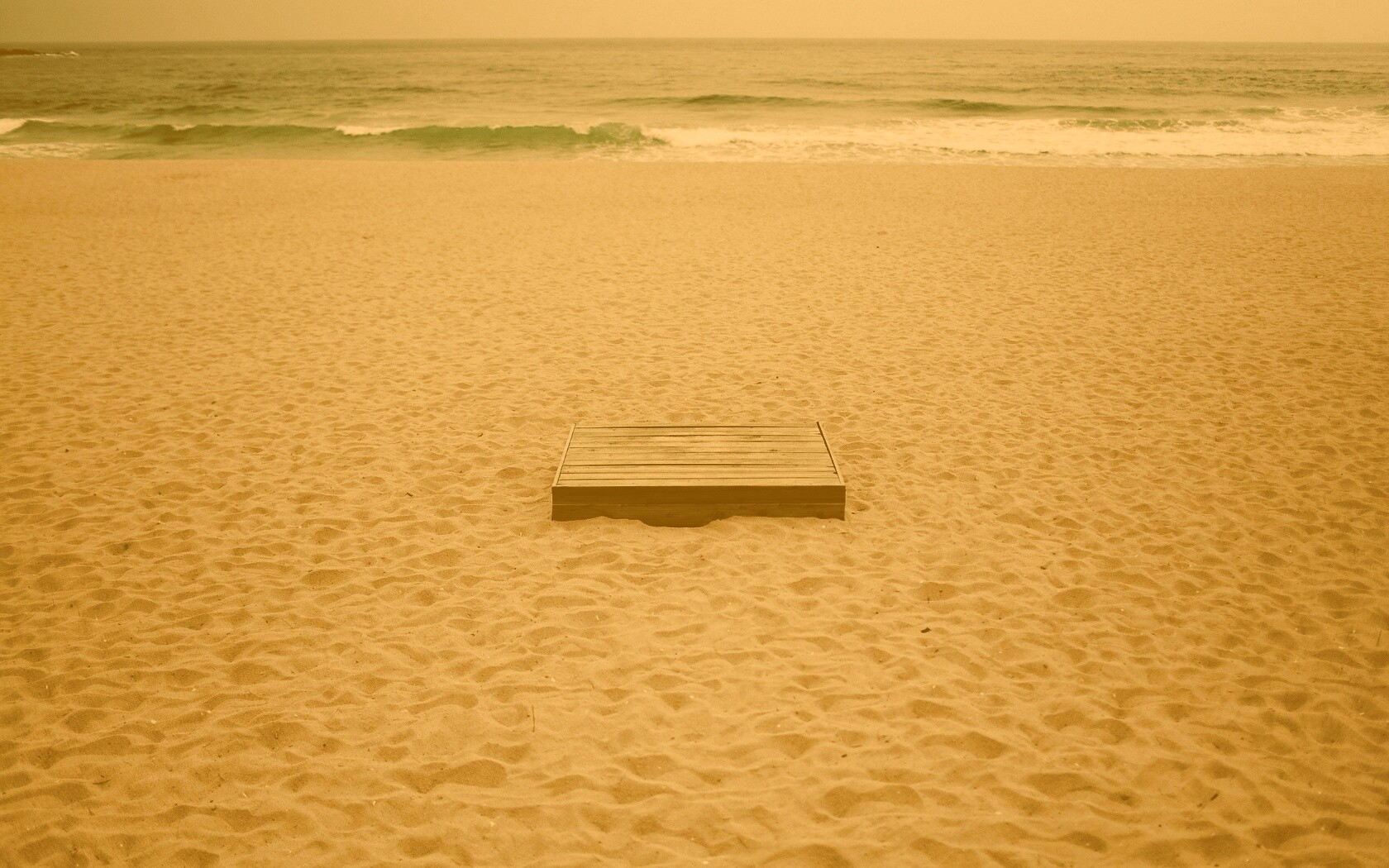 Ящик на пляже обои