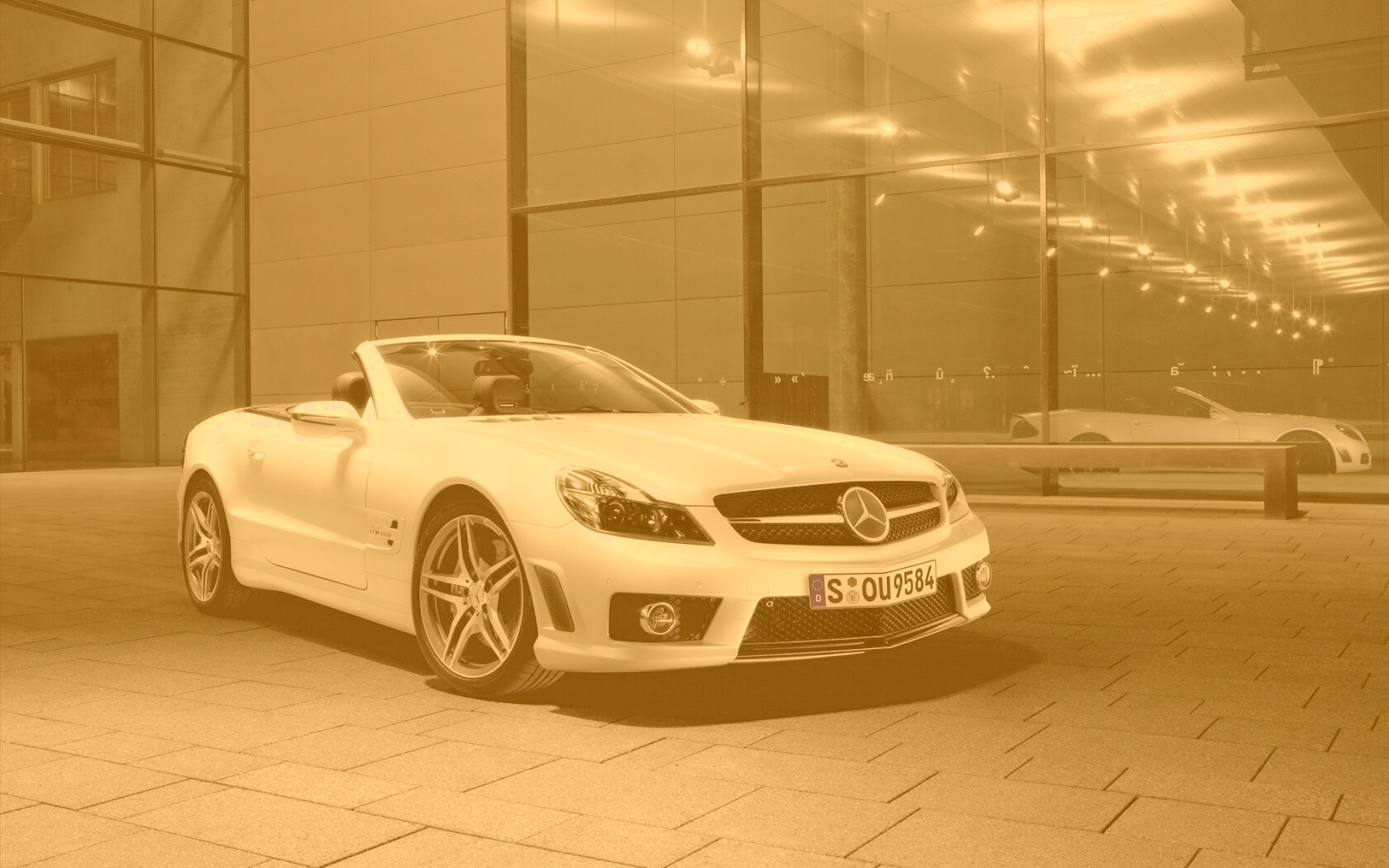 Белый мерседес с открытым верхом обои