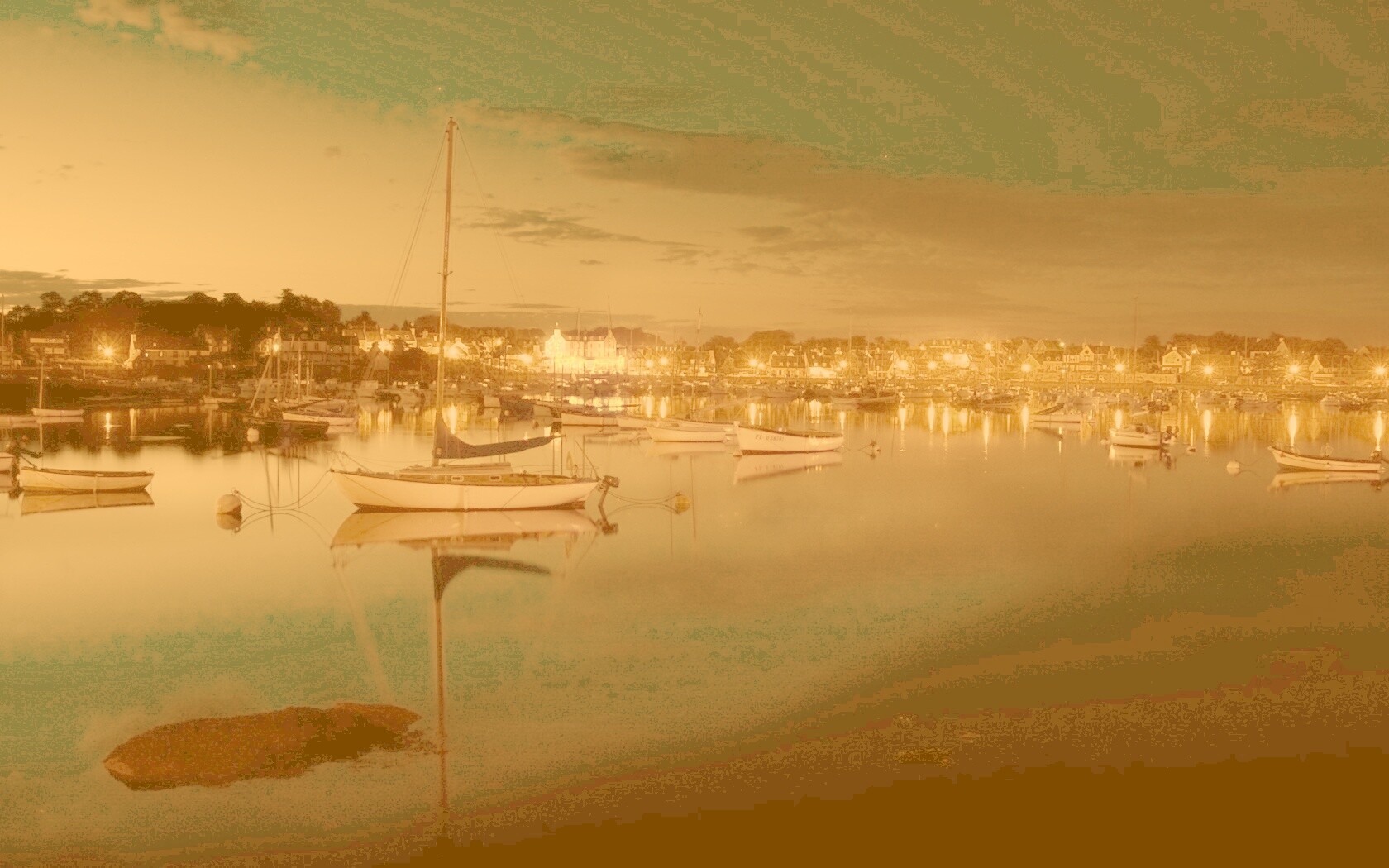 Лодки на вечерней воде обои