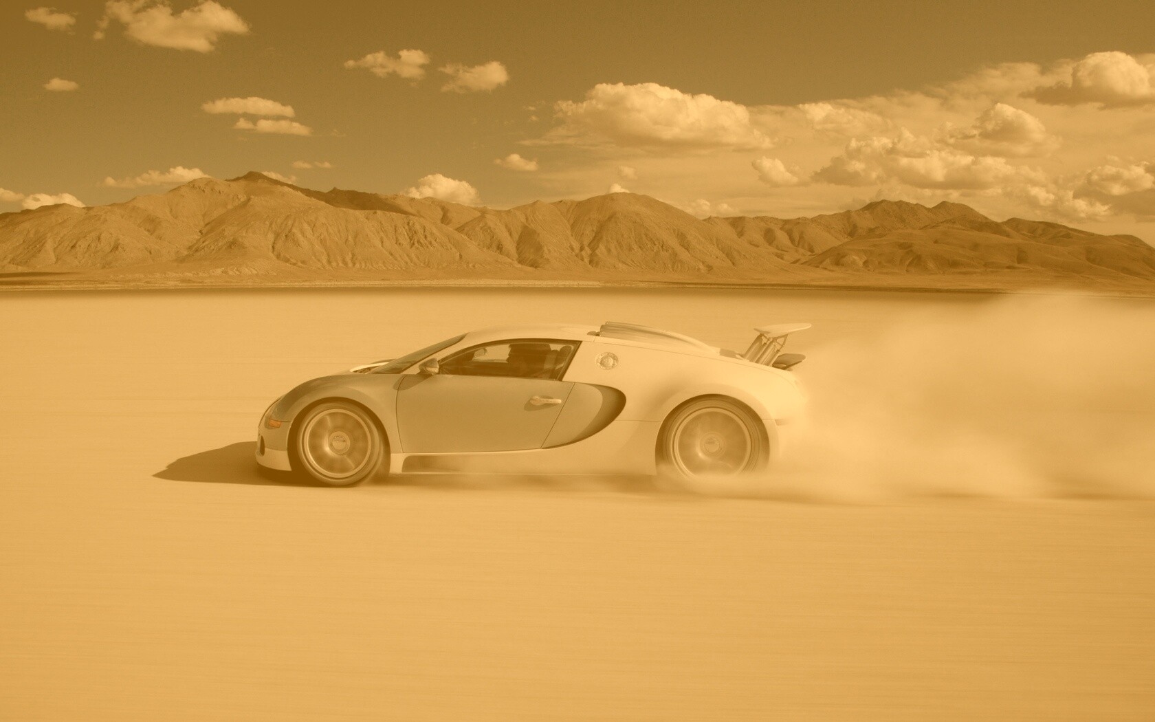 Бугатти в долине обои