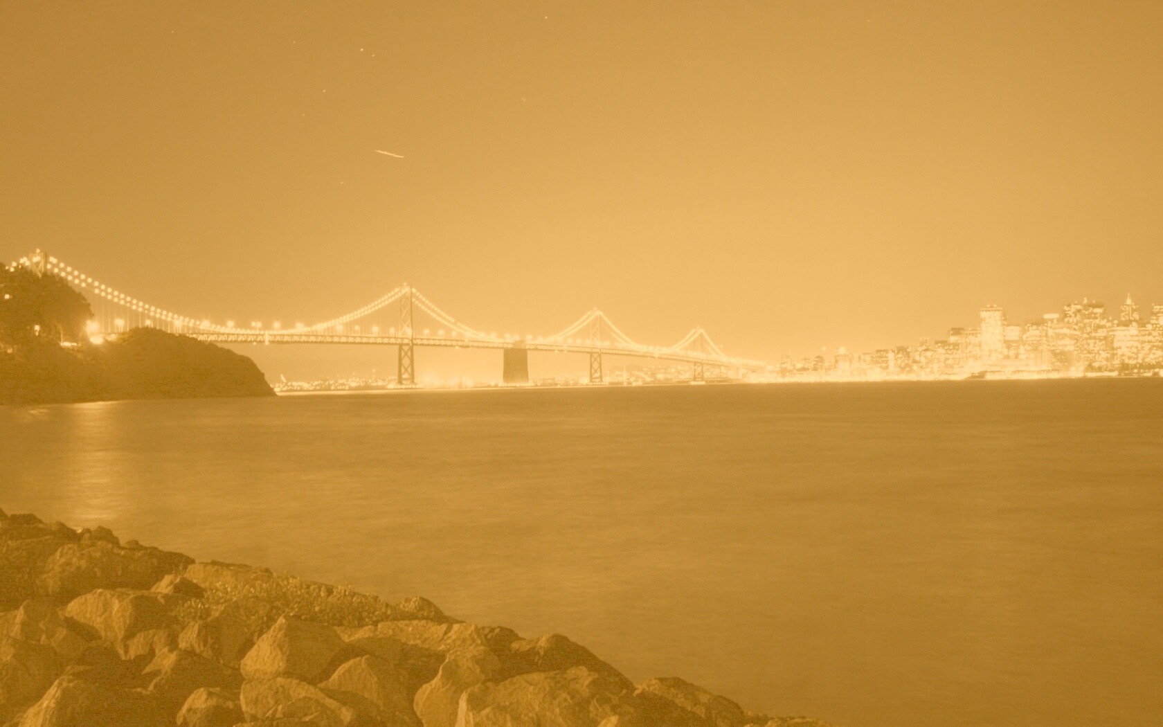 Вид на ночной мост обои