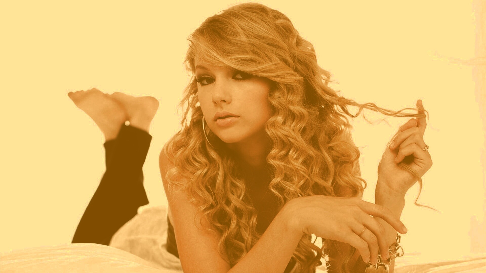 Тэйлор Свифт играет с волсоами обои