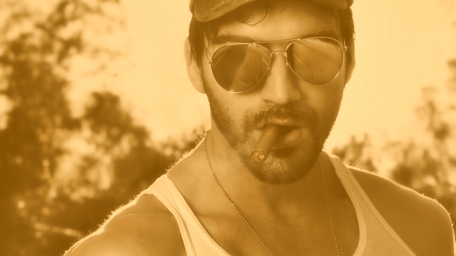 Суровый парень с сигарой обои