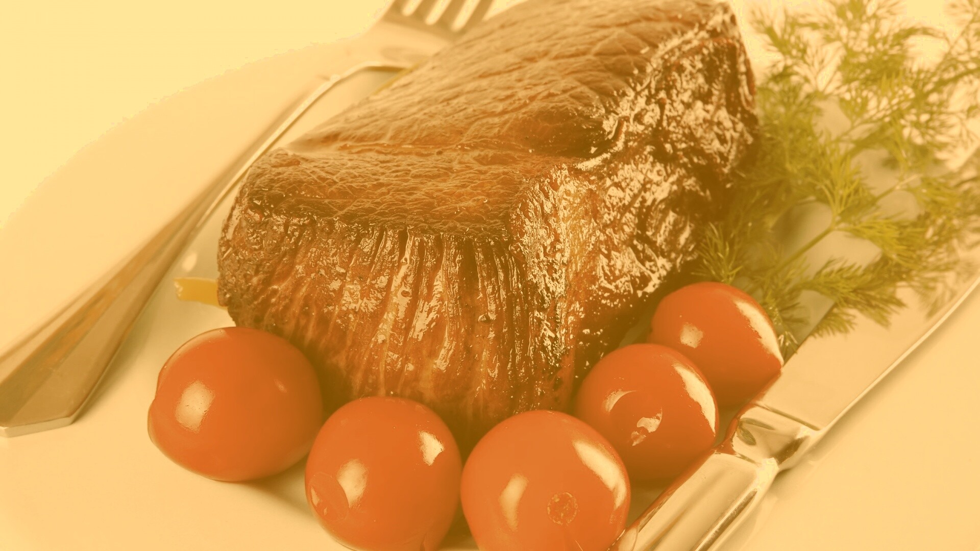 Стейк с помидорами обои