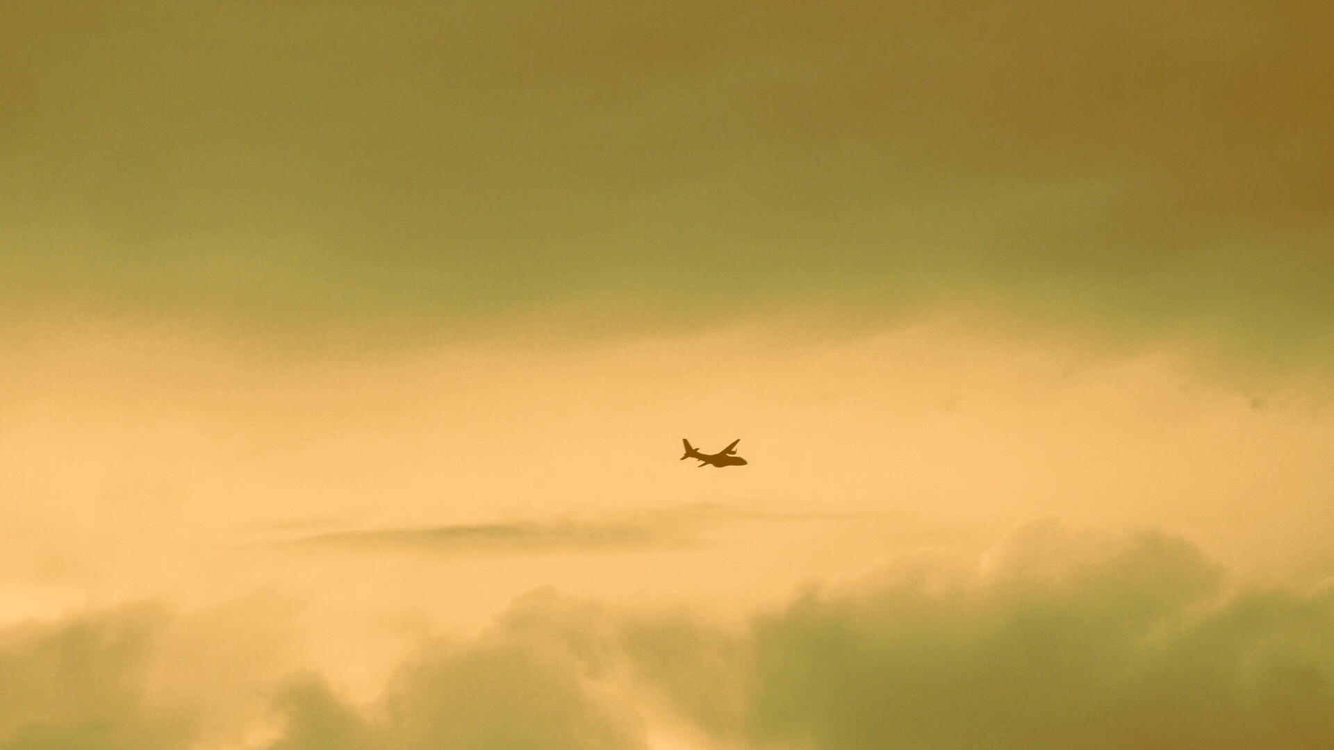 Самолет в небе обои