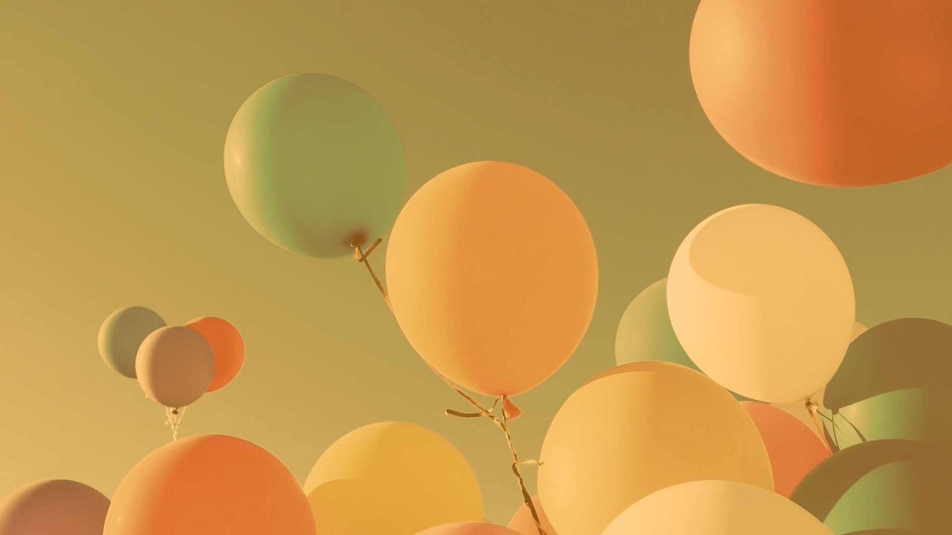 Разноцветные воздушные шарики обои