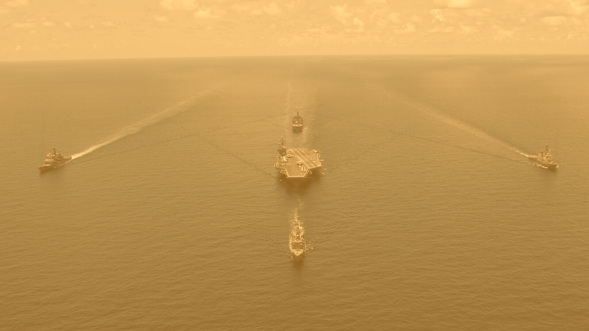 Авианосец с эскортом обои