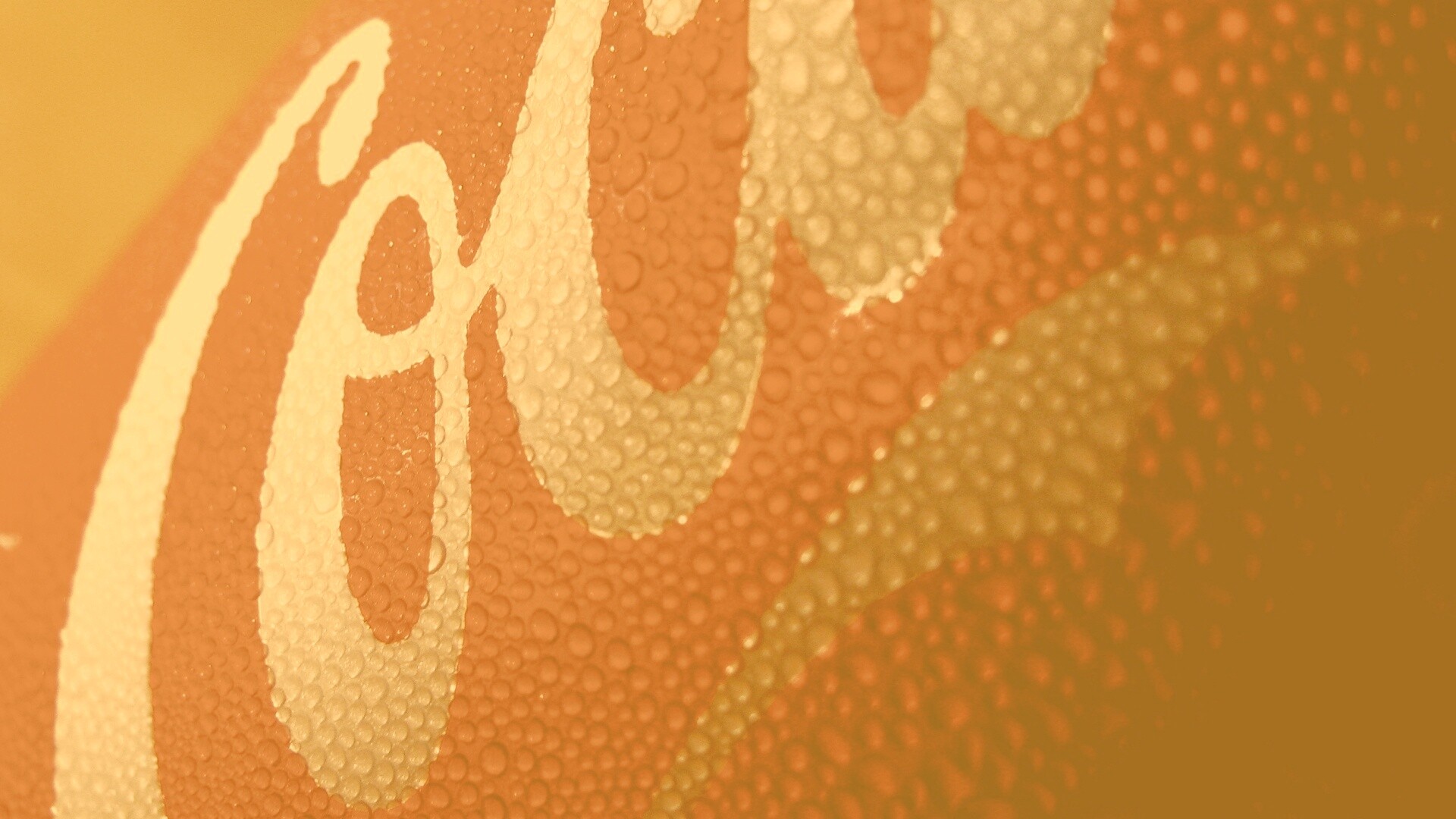 Запотевшая банка Кока-Колы обои