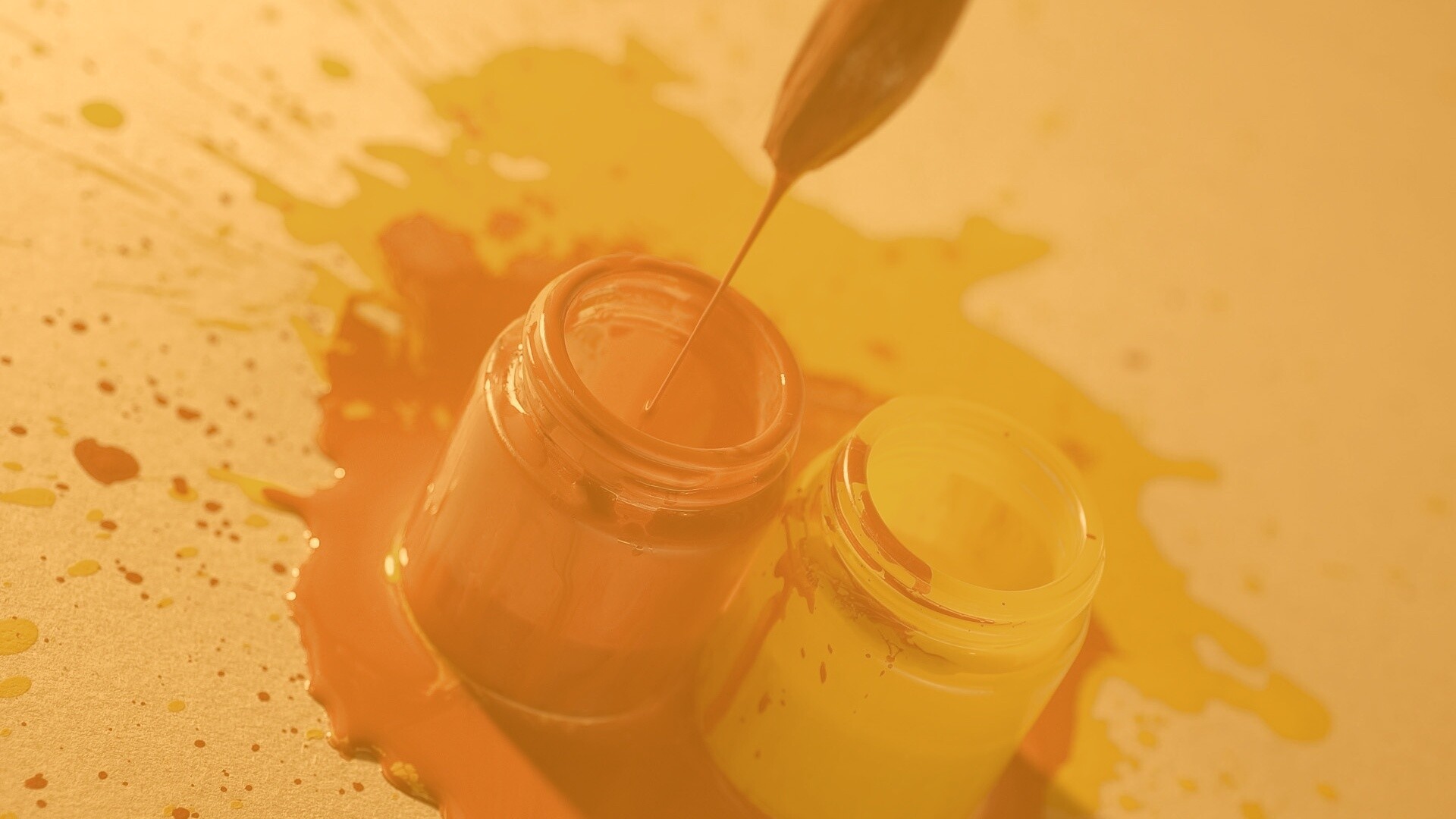 Баночки с краской обои