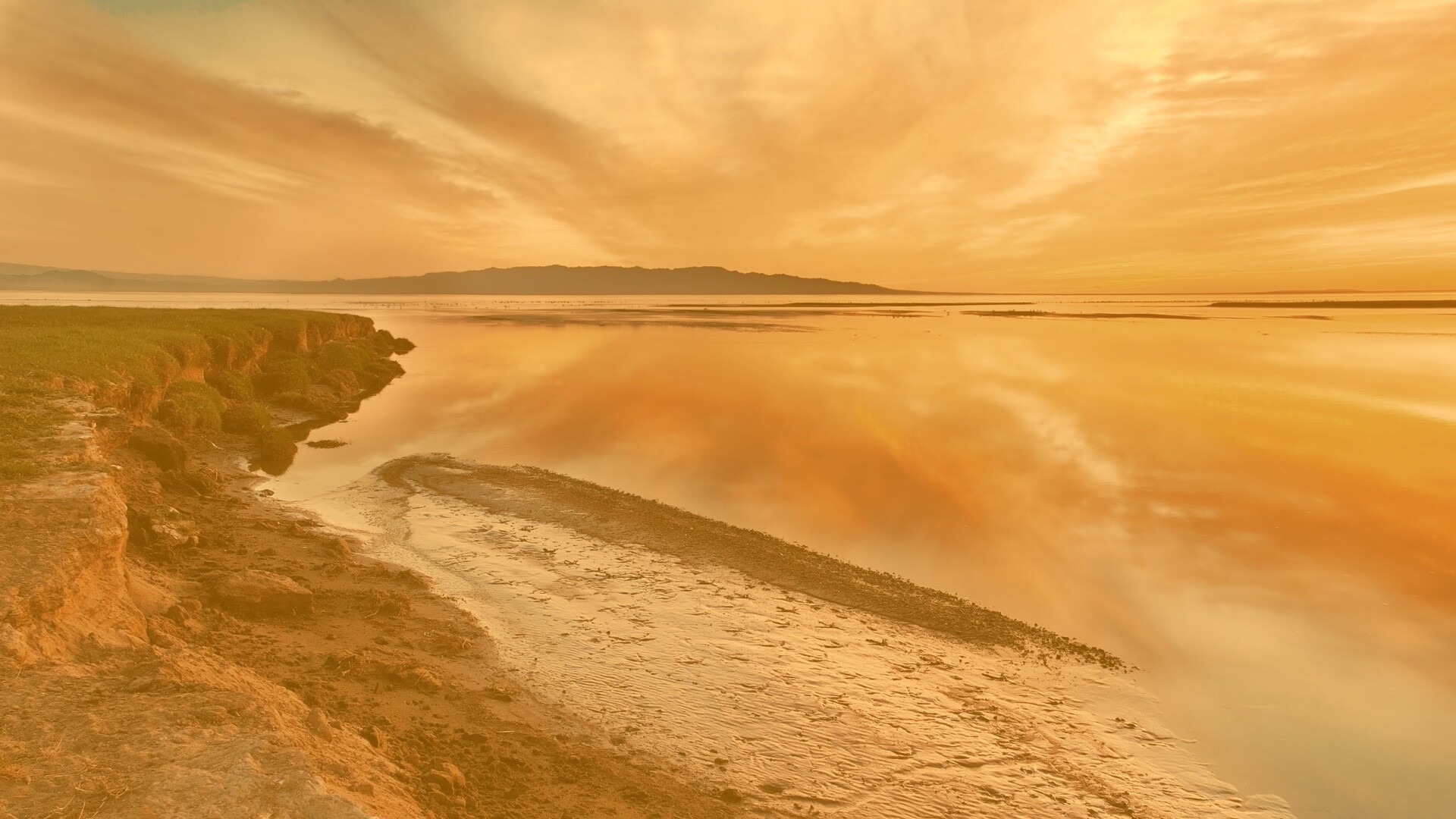 Озеро на закате обои